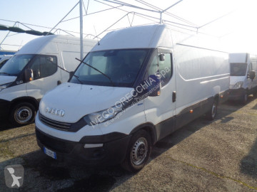 Furgón largo Iveco
