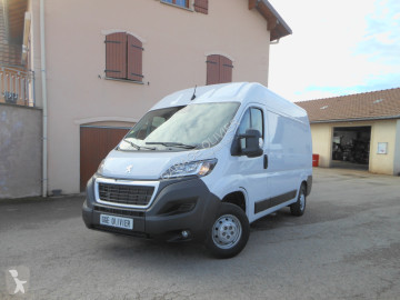 Furgón largo Peugeot