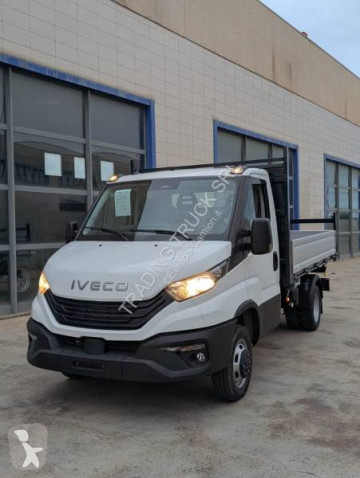 Con volquete Iveco nueva