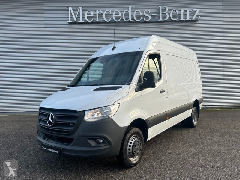 Véhicule utilitaire Mercedes III
