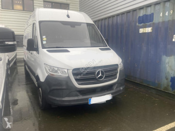 Furgón largo Mercedes
