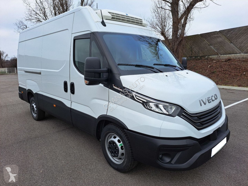 Véhicule utilitaire Iveco 35S18 A8 180CV 3L...