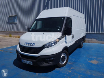 Furgón largo Iveco