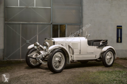 Voiture berline Mercedes