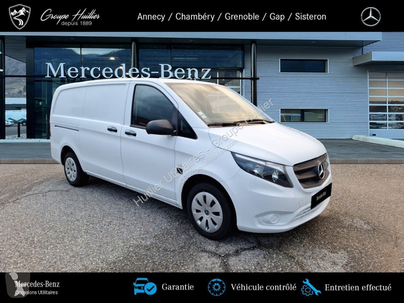 Véhicule utilitaire Mercedes 111 Fourgon Long...