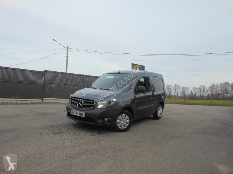 Véhicule utilitaire Mercedes Compact 109 1.5...