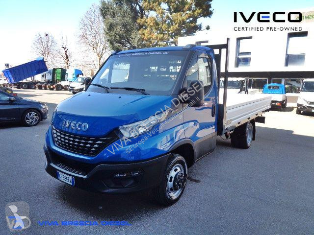 Véhicule utilitaire Iveco DAILY