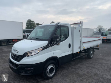 Con volquete Iveco nueva