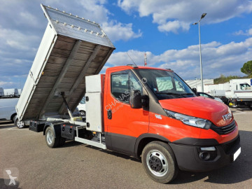 Con volquete Iveco