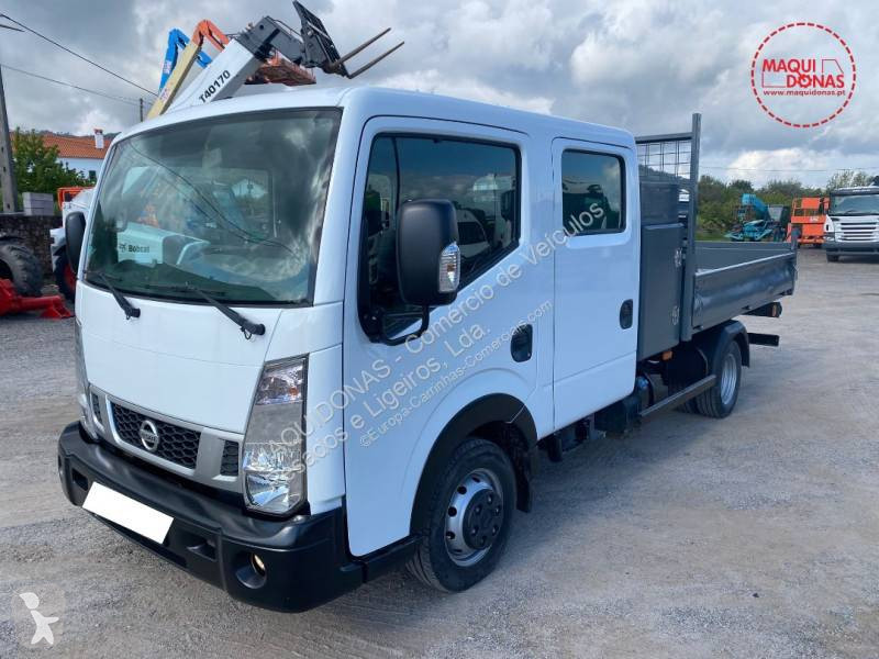 Véhicule utilitaire Nissan