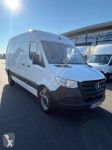 Fourgon long Mercedes
