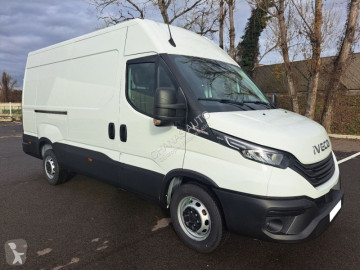 Furgón largo Iveco