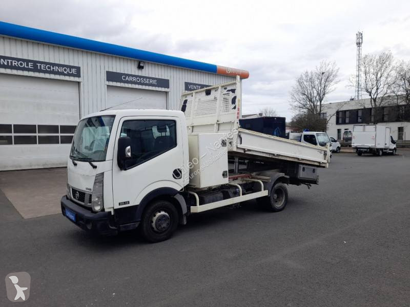 Véhicule utilitaire Nissan