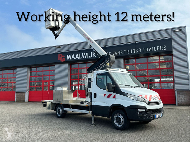 Véhicule utilitaire Iveco 35S12 werkhoogte 12...