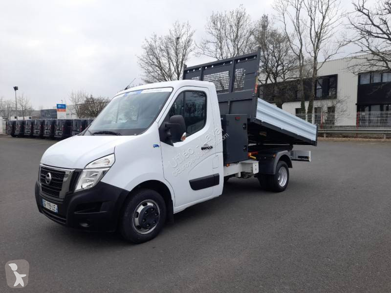Véhicule utilitaire Nissan