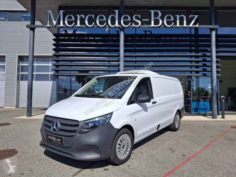 Véhicule utilitaire Mercedes VITO FOURGON 114...