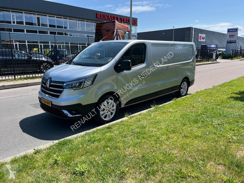 Furgoneta Renault E-Tech Red L2 H1, Airco, Nav,...