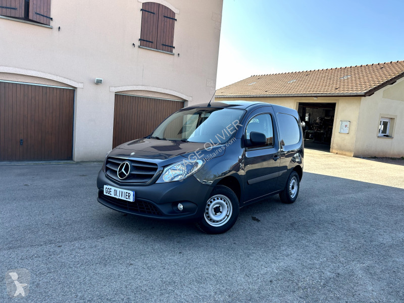 Véhicule utilitaire Mercedes Compact 109 1.5...