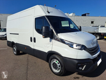 Furgón largo Iveco