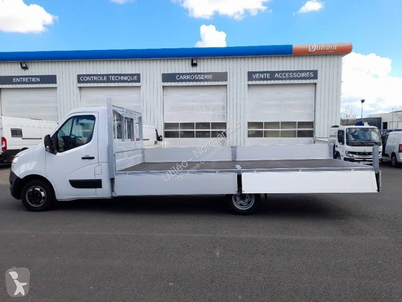 Véhicule utilitaire Nissan