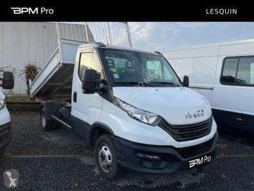 Con volquete Iveco