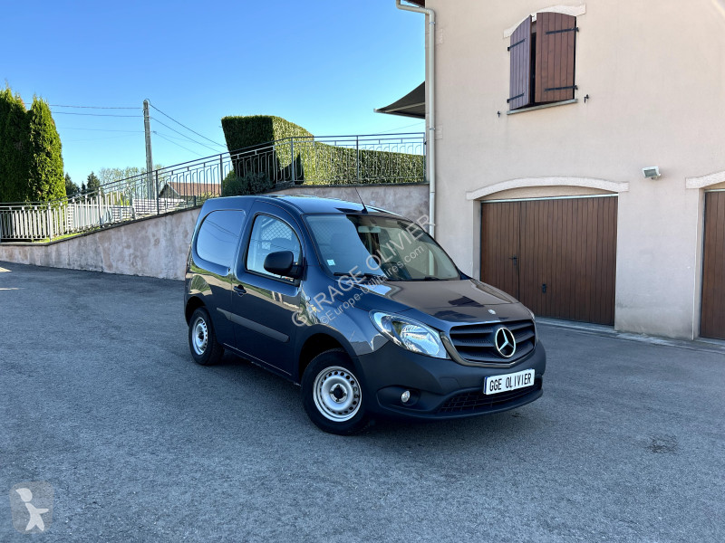 Véhicule utilitaire Mercedes Compact 109 1.5...