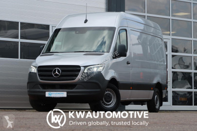 Fourgon utilitaire Mercedes
