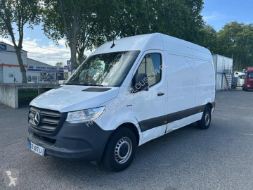 Fourgon utilitaire Mercedes