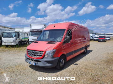 Fourgon utilitaire Mercedes
