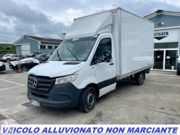 Plataforma con toldo Mercedes