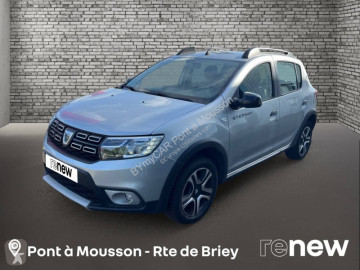 Voiture berline Dacia