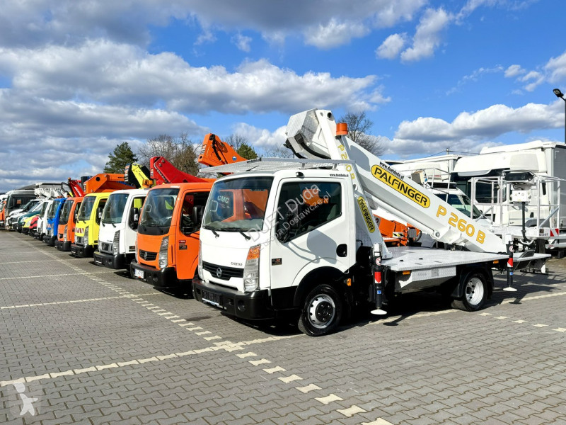 Véhicule utilitaire Nissan