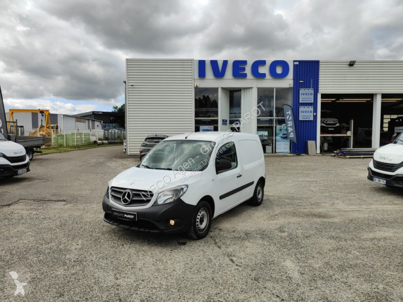 Véhicule utilitaire Mercedes 109 CDI Compact...