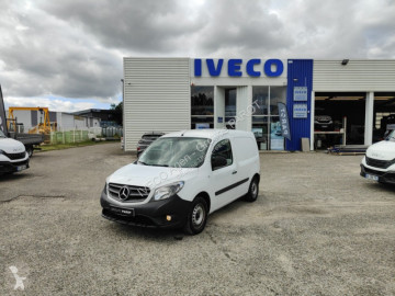 Fourgon utilitaire Mercedes