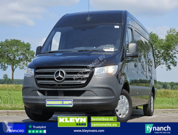 Fourgon utilitaire Mercedes