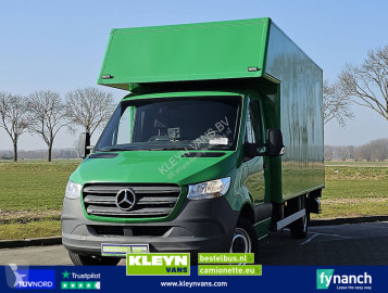 Fourgon utilitaire Mercedes