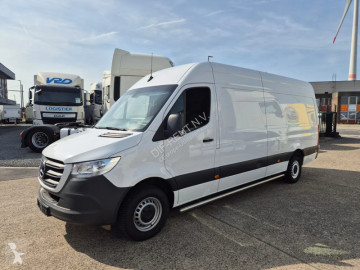 Fourgon utilitaire Mercedes