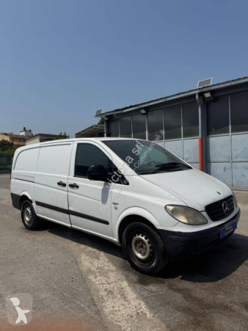 Fourgon moyen Mercedes