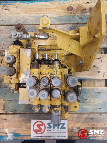 Véhicule utilitaire Caterpillar D6M Occ hydraulische kleppengroep Caterpillar
