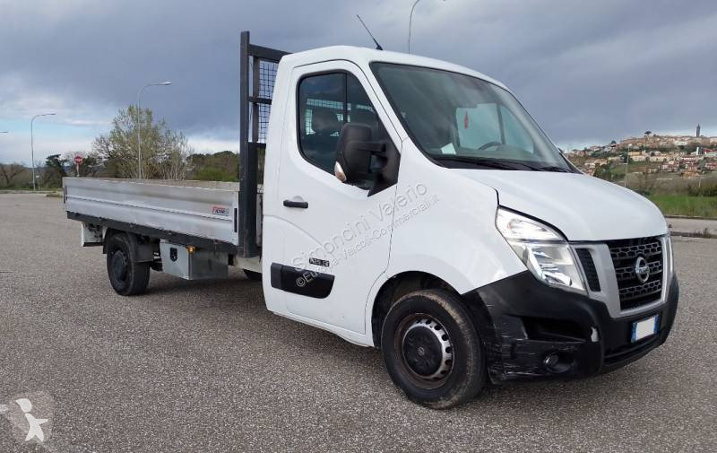 Furgoneta Nissan