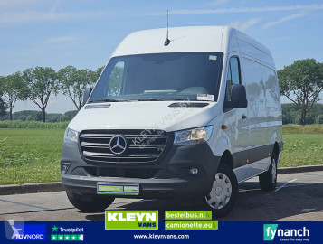 Fourgon utilitaire Mercedes