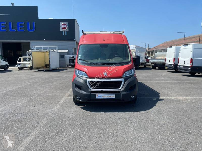 Véhicule utilitaire Peugeot