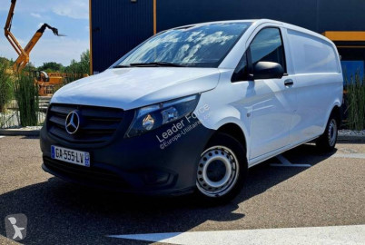 Fourgon moyen Mercedes