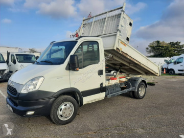 Con volquete Iveco nueva