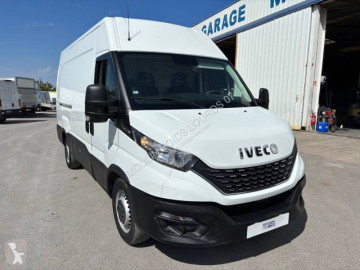 Furgón largo Iveco