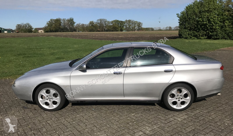 Véhicule utilitaire Alfa-Roméo 166 / 936 2.5 i...