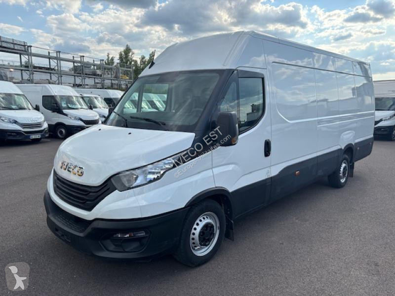 Véhicule utilitaire Iveco 35S Fg 35S18H V16...