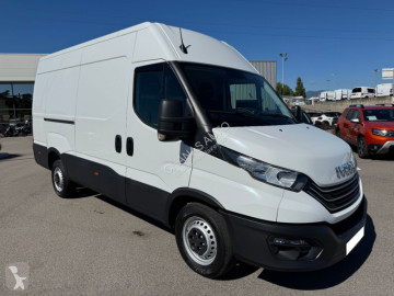 Fourgon utilitaire Iveco