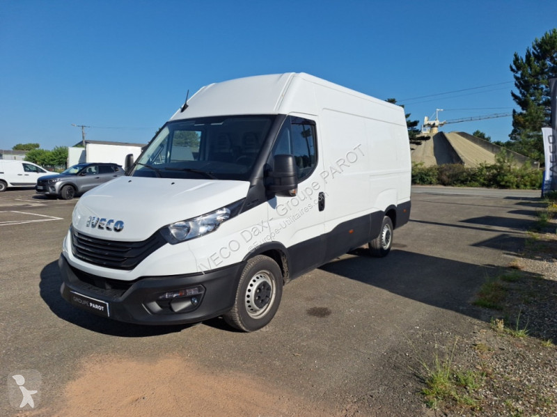 Véhicule utilitaire Iveco 35S14 V12