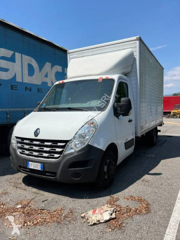 Utilitară cu prelată şi obloane Renault